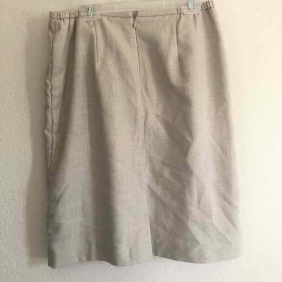 Skirt - Picture 2 of 2